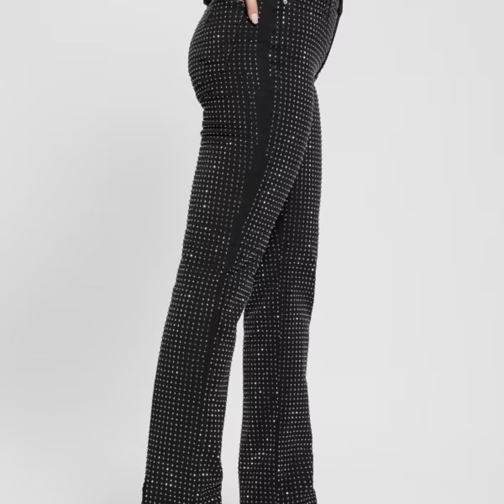 1981 Rhinestone Straight Jeans
Brand: Guess
Color: Black
Size: 24